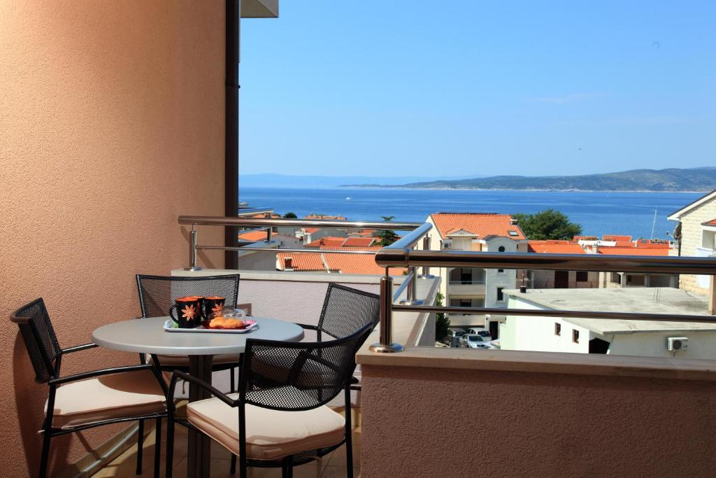 Apartments Vila Adrijana & Fitness Studio Wolf Baška Voda Rom bilde