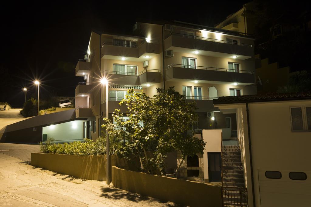 Apartments Vila Adrijana & Fitness Studio Wolf Baška Voda Eksteriør bilde