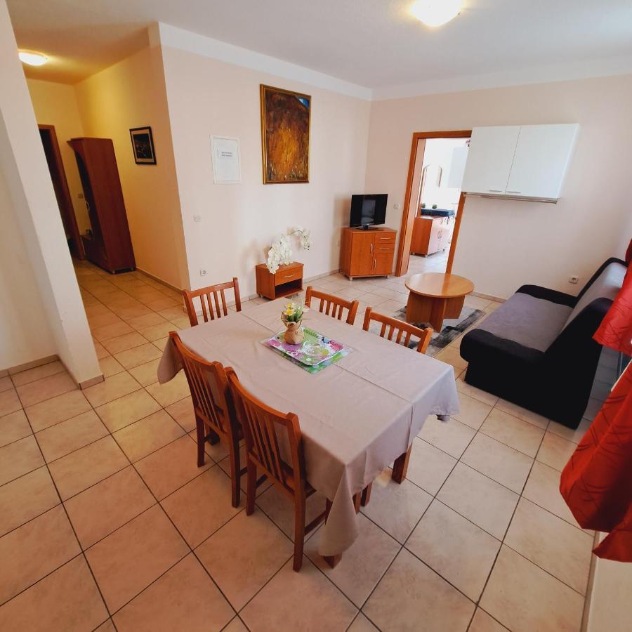 Apartments Vila Adrijana & Fitness Studio Wolf Baška Voda Eksteriør bilde