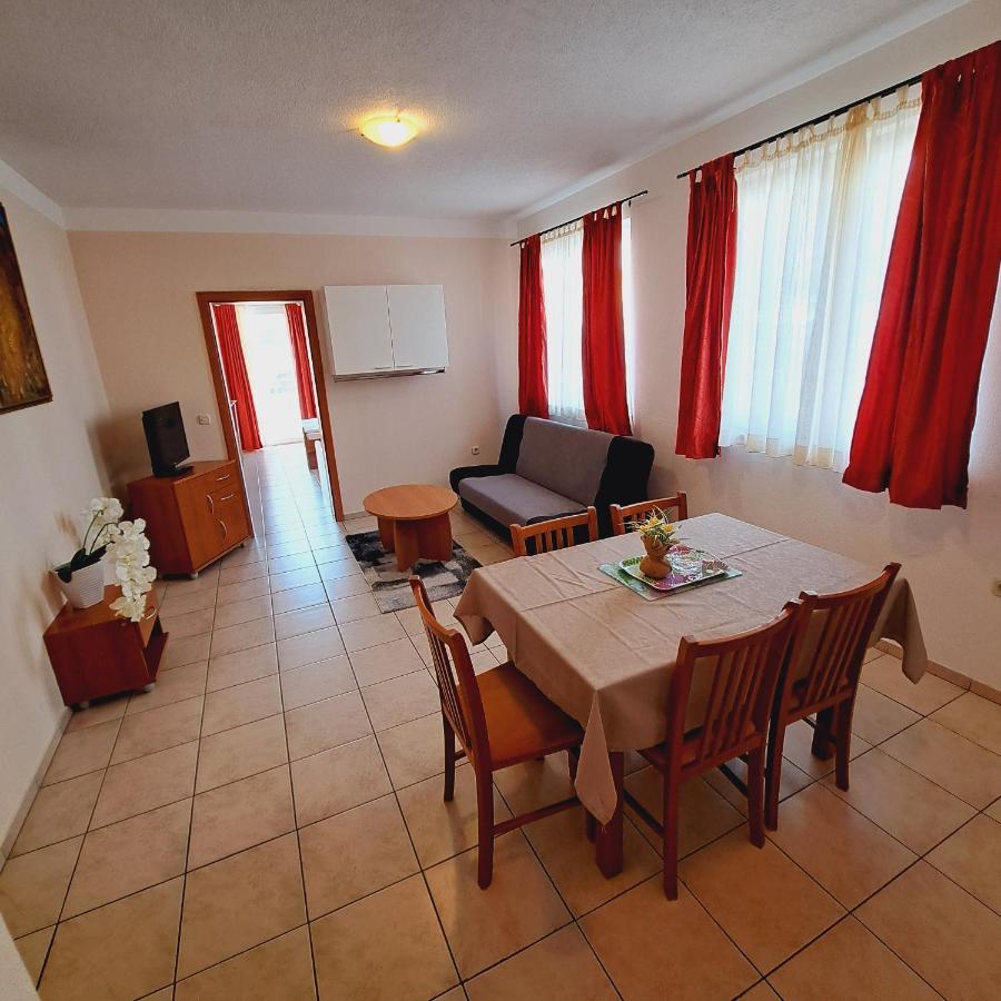 Apartments Vila Adrijana & Fitness Studio Wolf Baška Voda Eksteriør bilde