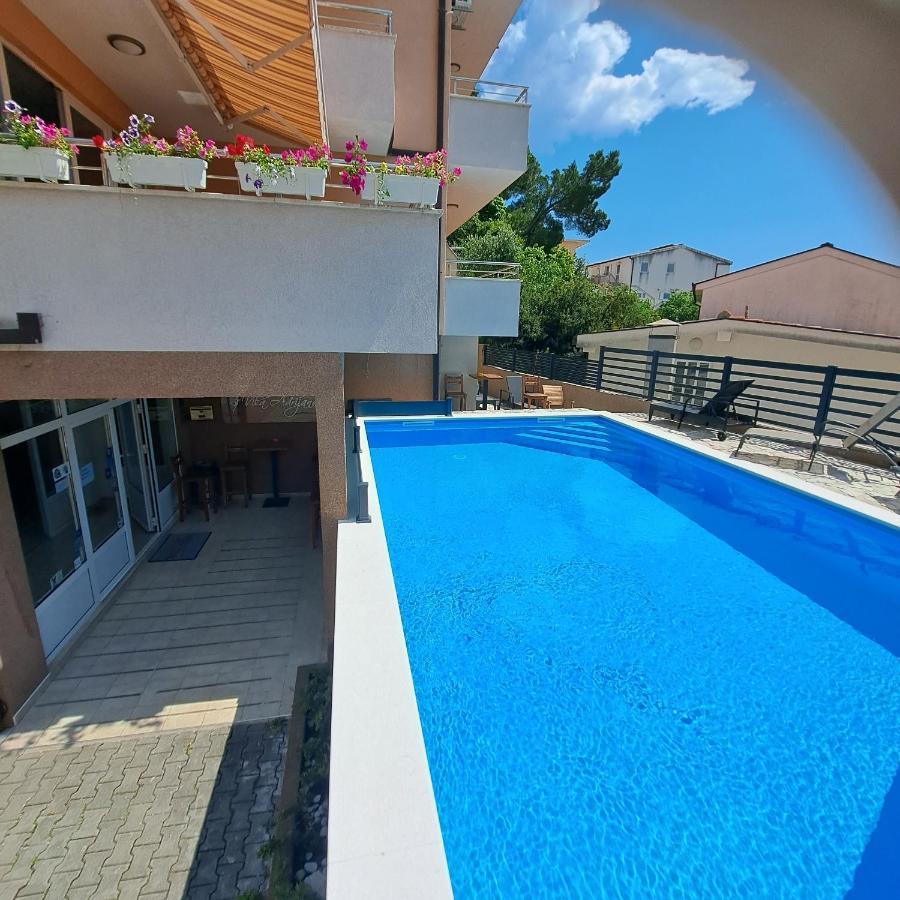 Apartments Vila Adrijana & Fitness Studio Wolf Baška Voda Eksteriør bilde