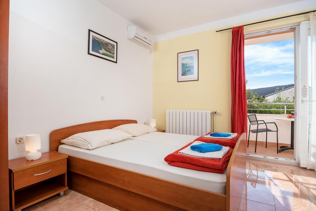 Apartments Vila Adrijana & Fitness Studio Wolf Baška Voda Eksteriør bilde
