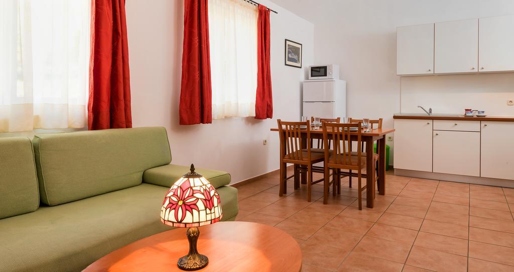 Apartments Vila Adrijana & Fitness Studio Wolf Baška Voda Eksteriør bilde