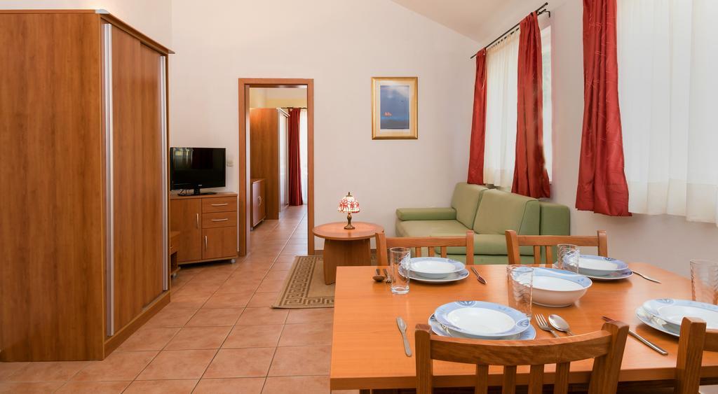 Apartments Vila Adrijana & Fitness Studio Wolf Baška Voda Eksteriør bilde