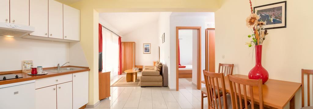 Apartments Vila Adrijana & Fitness Studio Wolf Baška Voda Eksteriør bilde