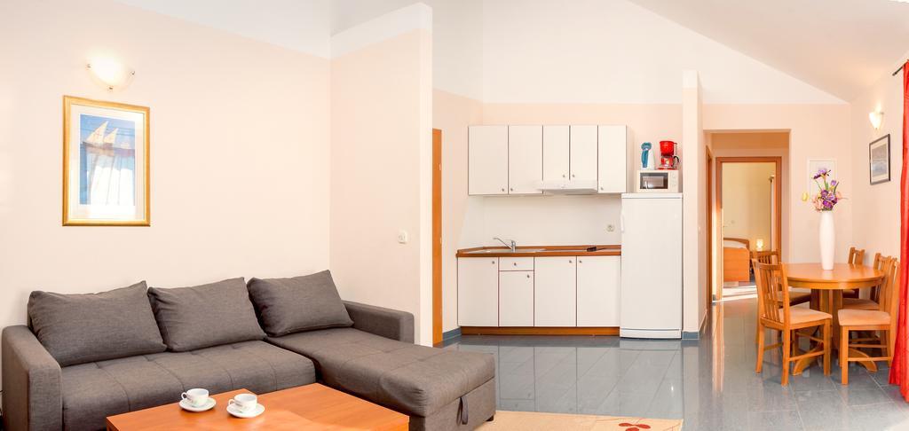 Apartments Vila Adrijana & Fitness Studio Wolf Baška Voda Eksteriør bilde