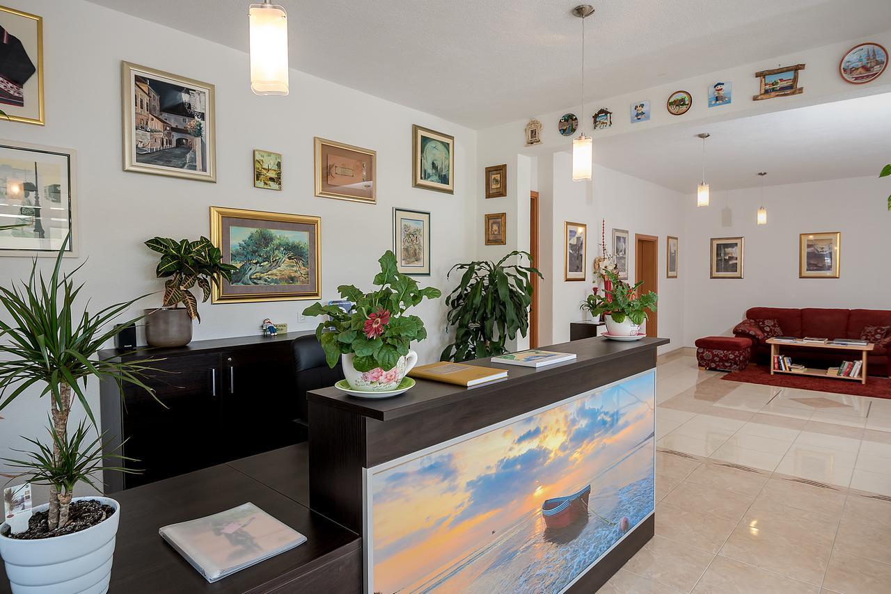 Apartments Vila Adrijana & Fitness Studio Wolf Baška Voda Eksteriør bilde