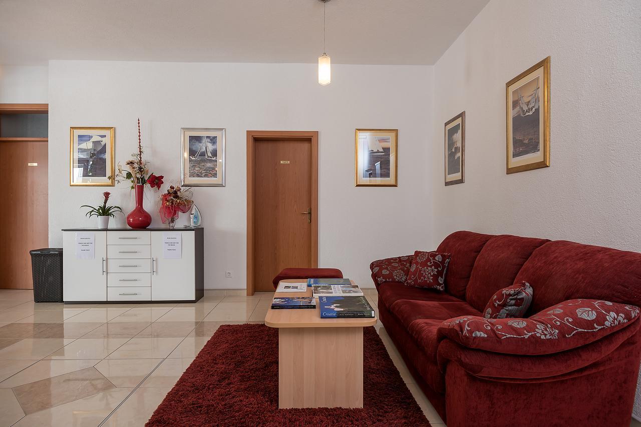 Apartments Vila Adrijana & Fitness Studio Wolf Baška Voda Eksteriør bilde