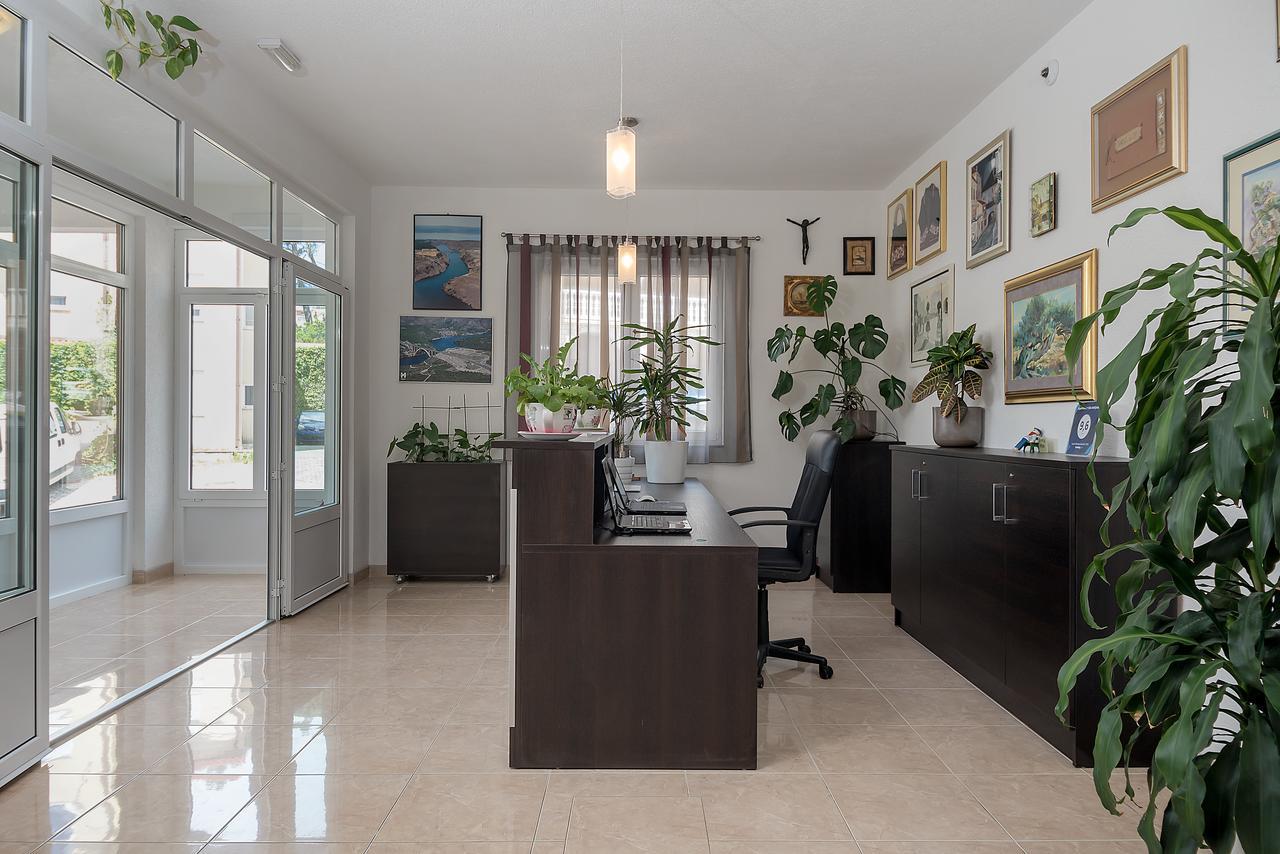 Apartments Vila Adrijana & Fitness Studio Wolf Baška Voda Eksteriør bilde